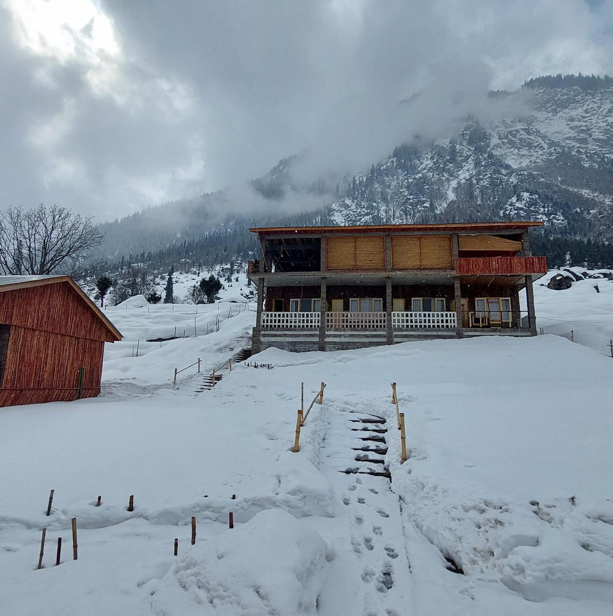 Khana Badosh Resort Kalam Экстерьер фото